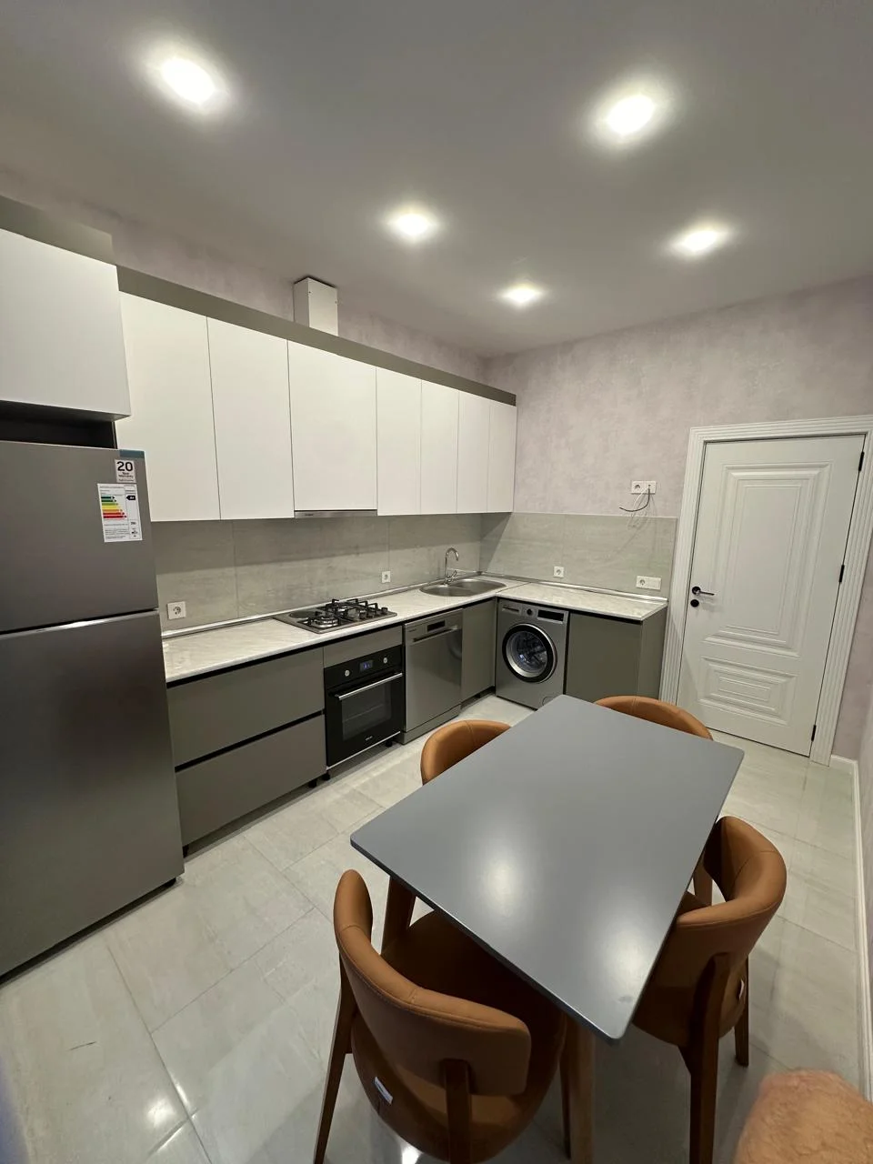 Kirayə 2 otaqlı Mənzil 93 m² Xətai r.