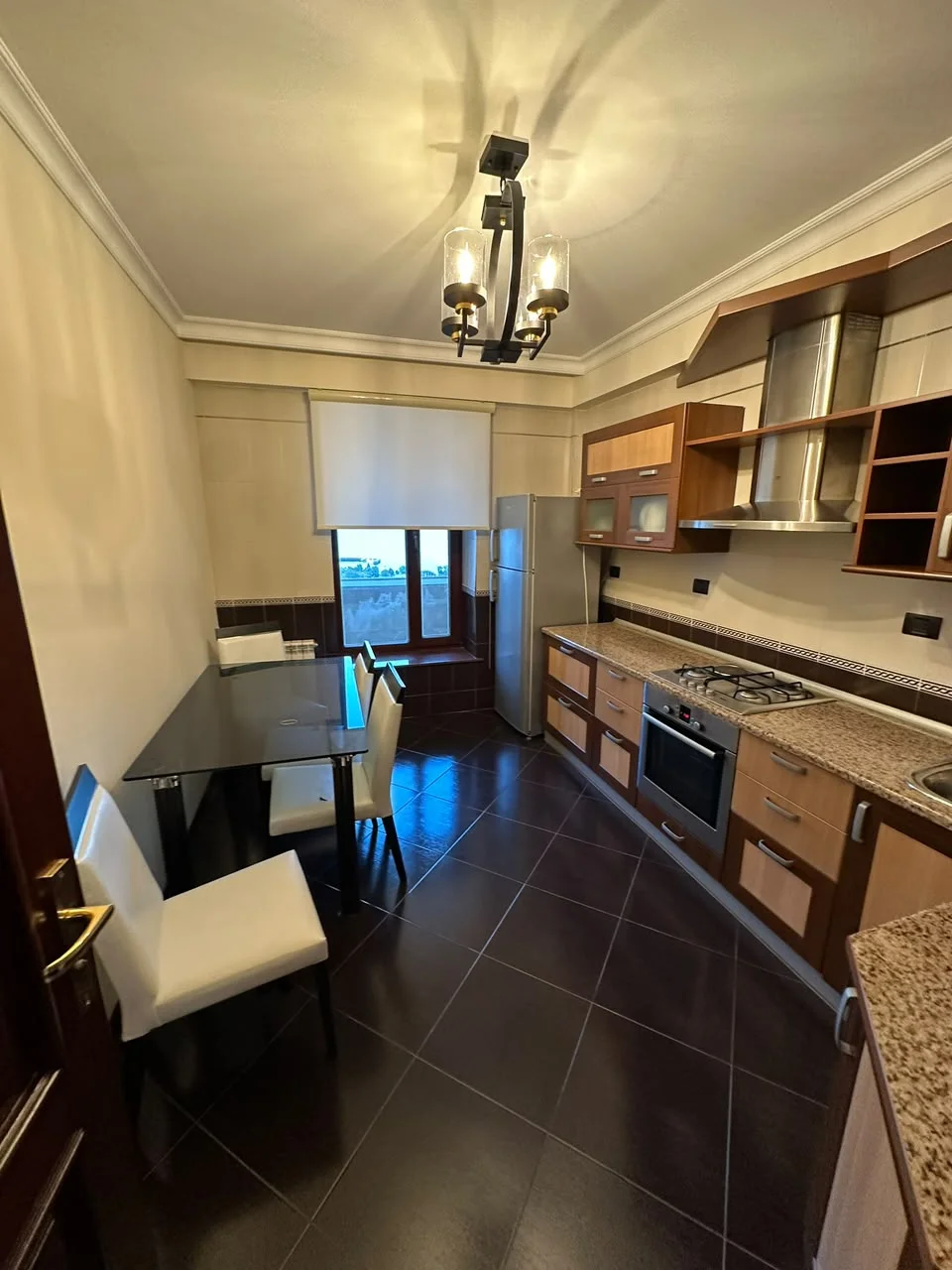 Kirayə 3 otaqlı Mənzil 130 m² Səbail r. İçərişəhər m. – şəkil 2