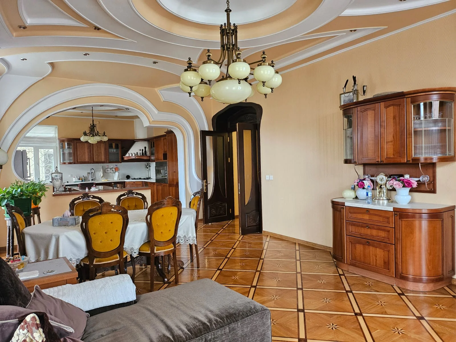 Kirayə 9 otaqlı Həyət evi / Bağ evi 700 m² Nəsimi r.