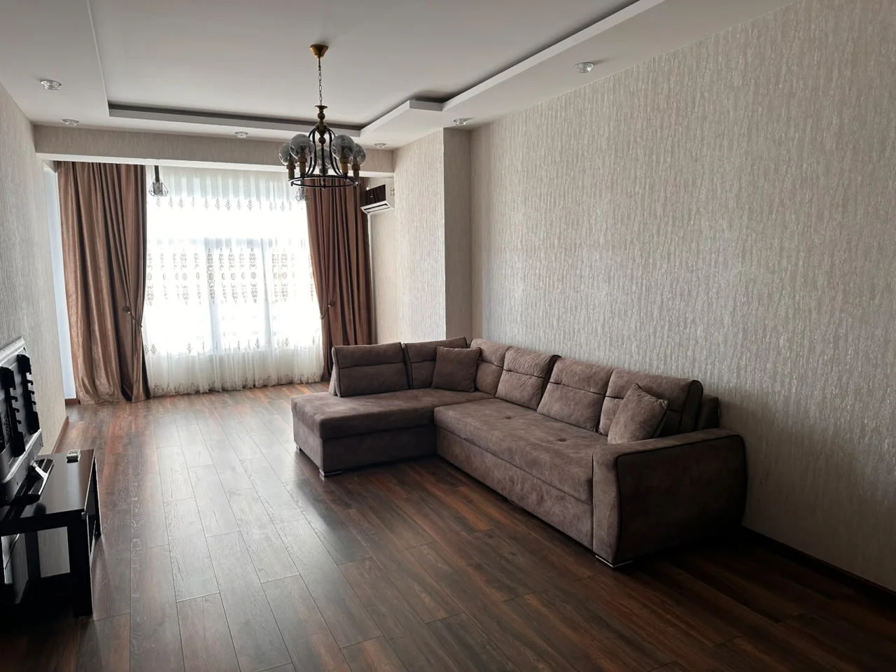 Kirayə 3 otaqlı Mənzil 120 m² Xətai r.
