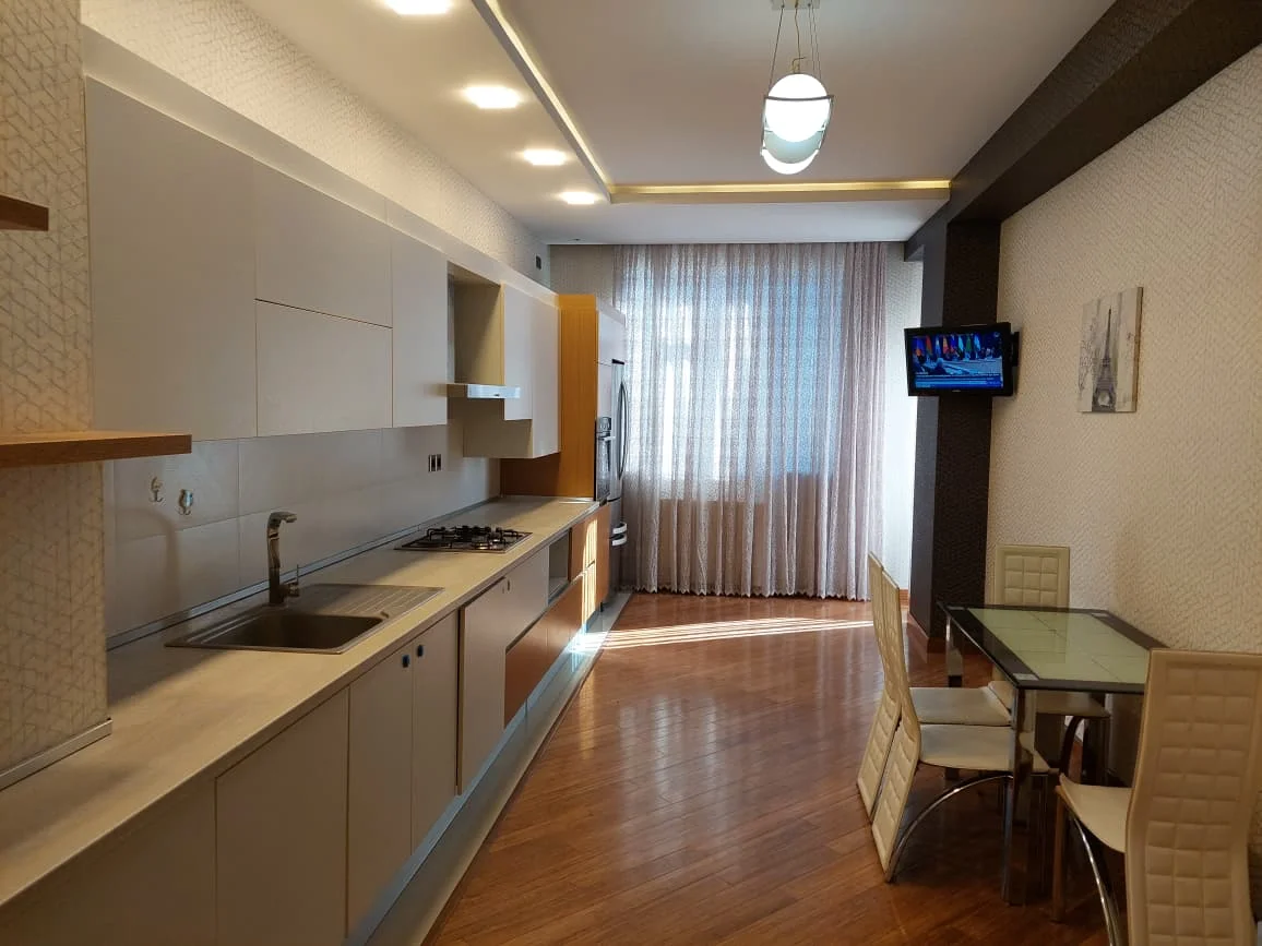 Kirayə 3 otaqlı Mənzil 169 m² Nərimanov r. – şəkil 8