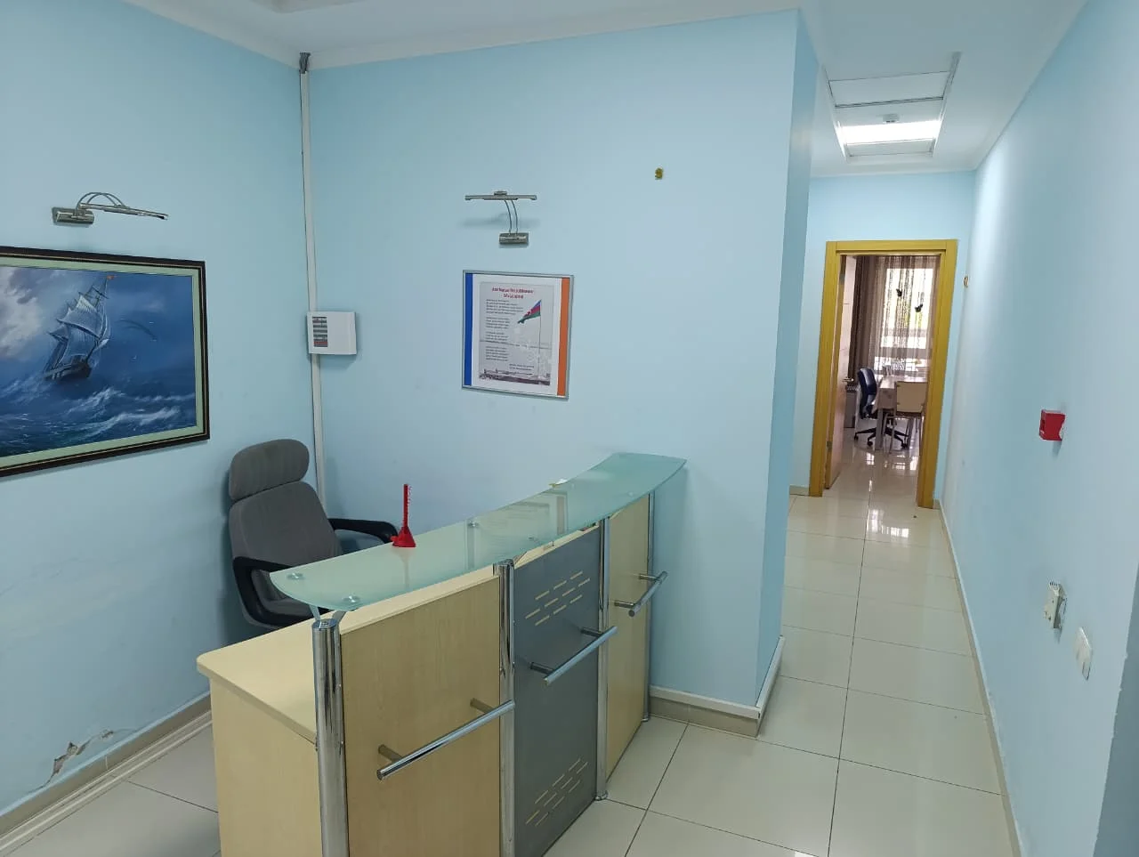 İcarəyə verilir 7 otaqlı ofis 301 m