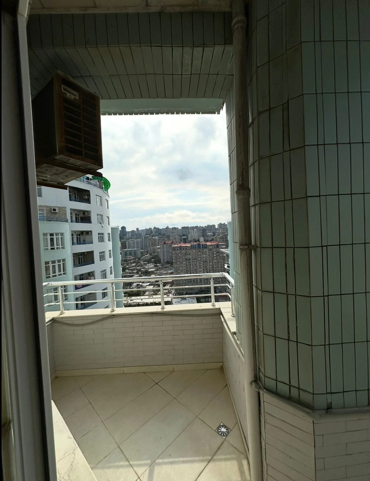Kirayə 4 otaqlı Mənzil 200 m² Nəsimi r.