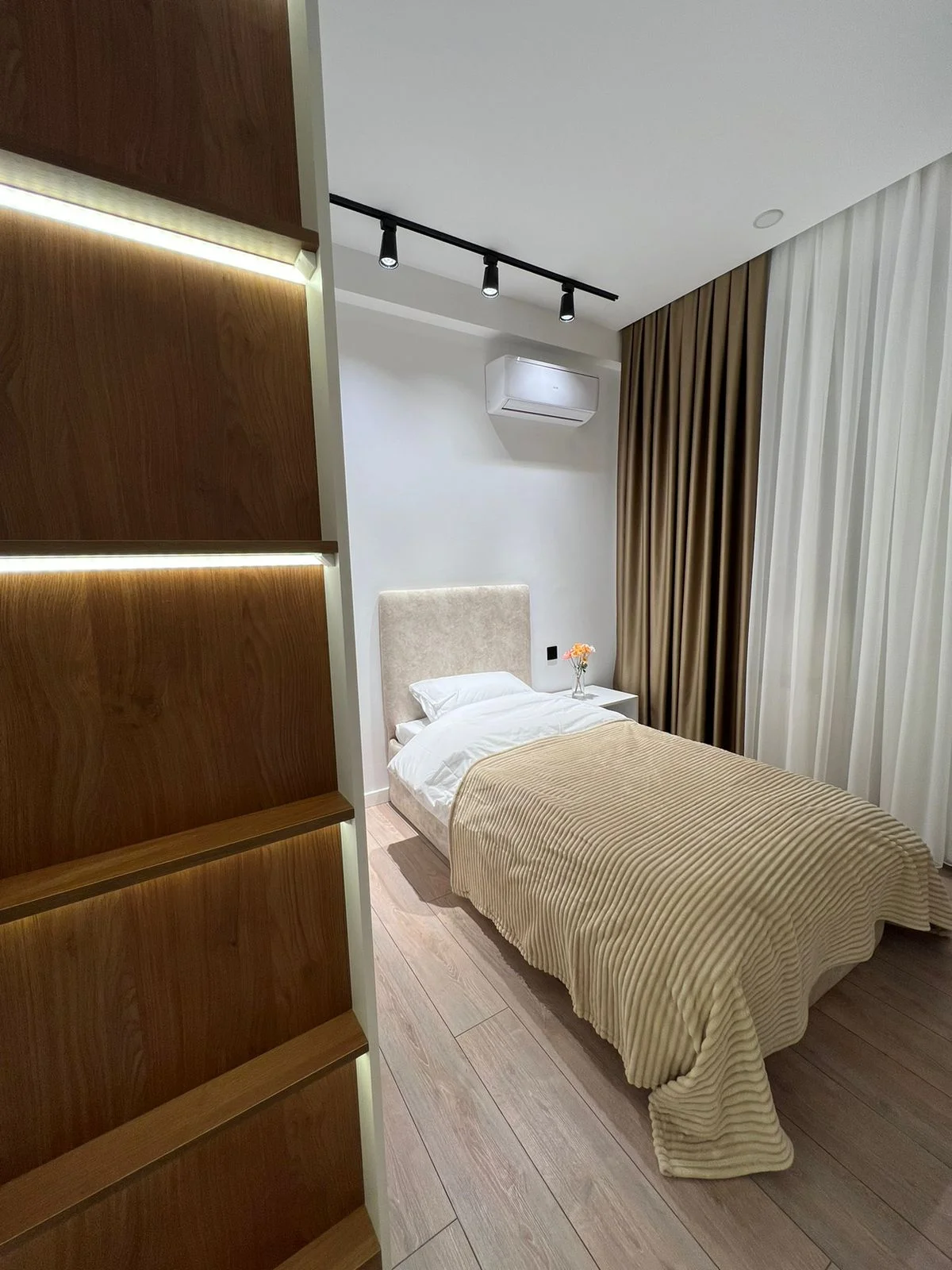 Kirayə 3 otaqlı Mənzil 95 m² Xətai r.