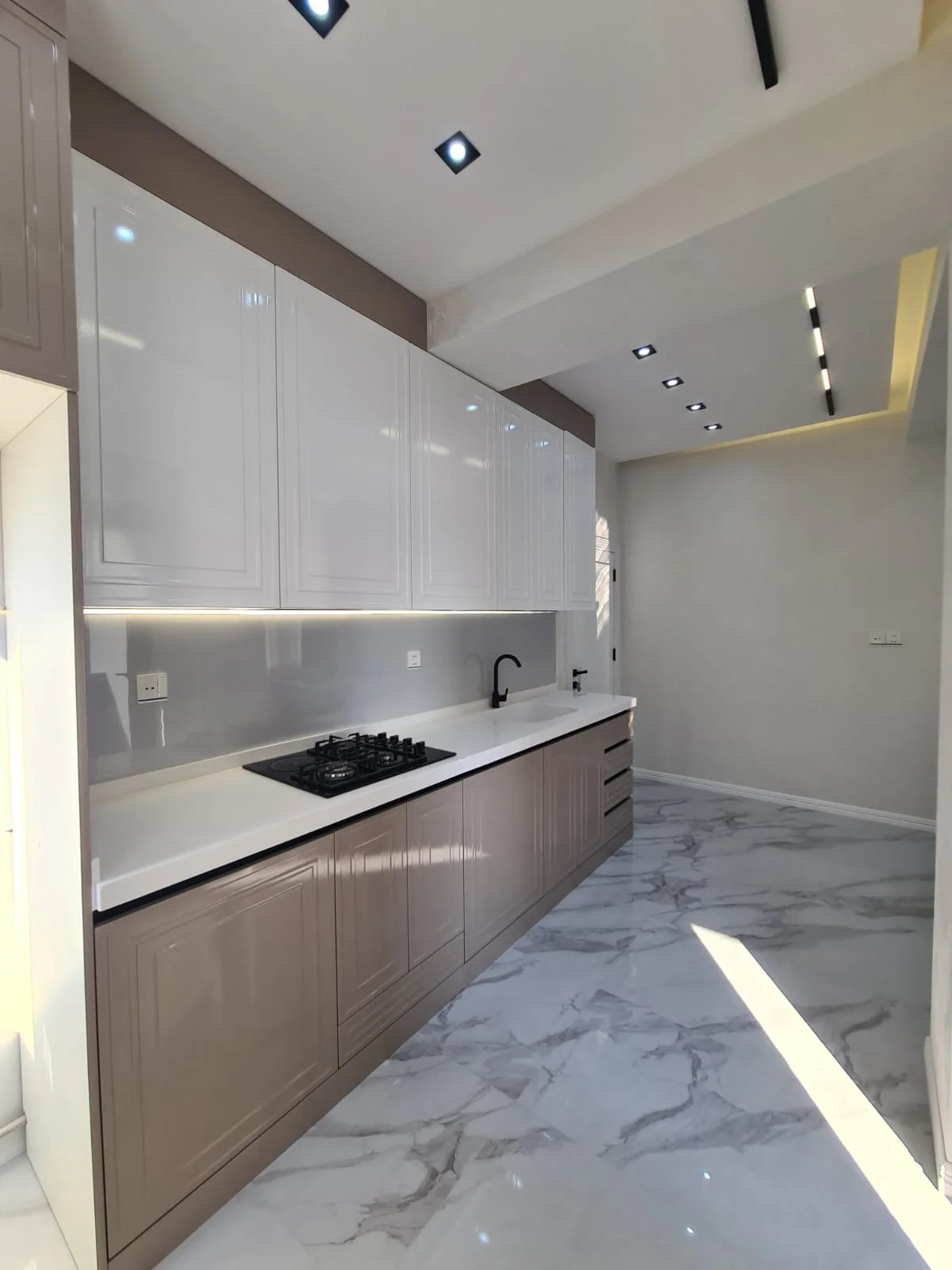 Satılır 3 otaqlı Mənzil 108 m² Səbail r. Badamdar q. – şəkil 17