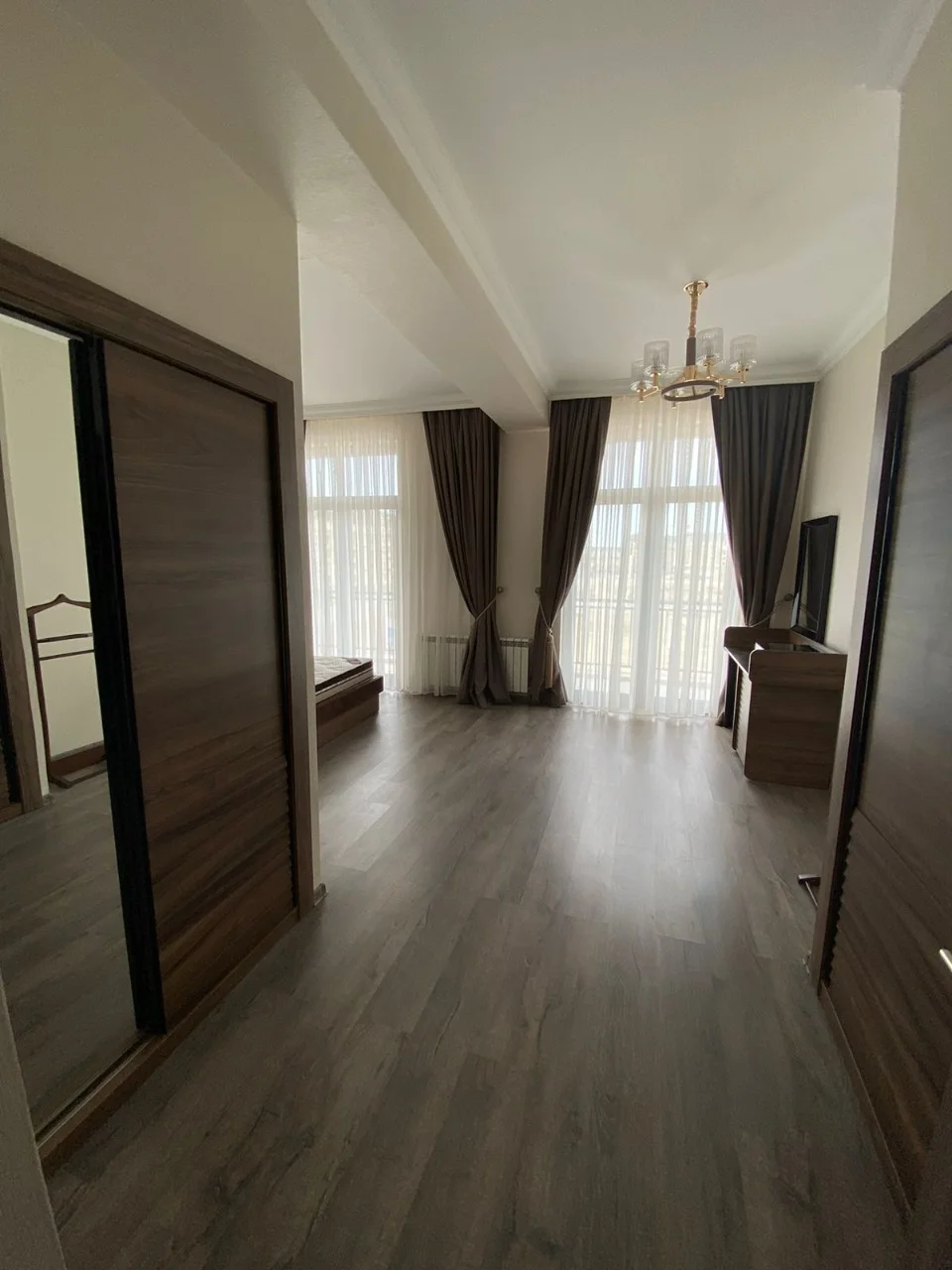 Kirayə 4 otaqlı Mənzil 184 m² Xətai r.