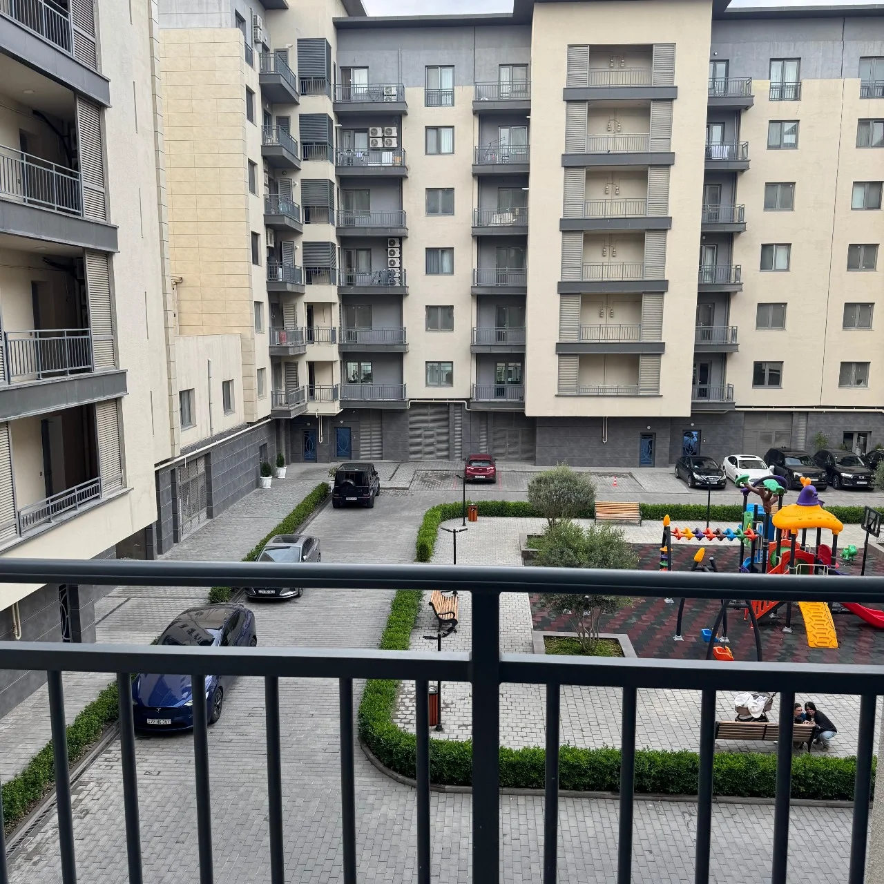 Diplomst Residence , Ağ şəhər