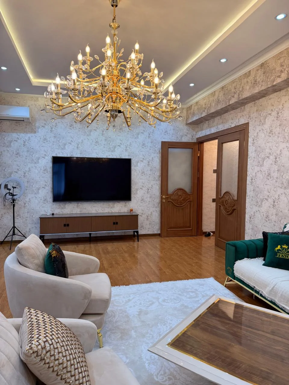 Kirayə 5 otaqlı Mənzil 240 m² Xəzər r.