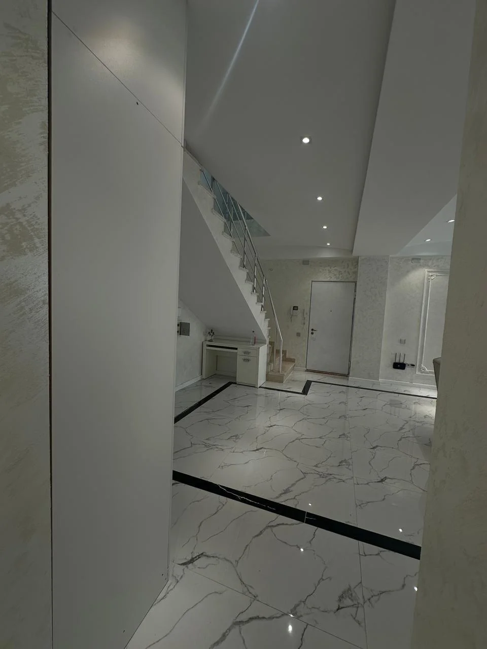 Kirayə 5 otaqlı Mənzil 245 m² Nəsimi r.