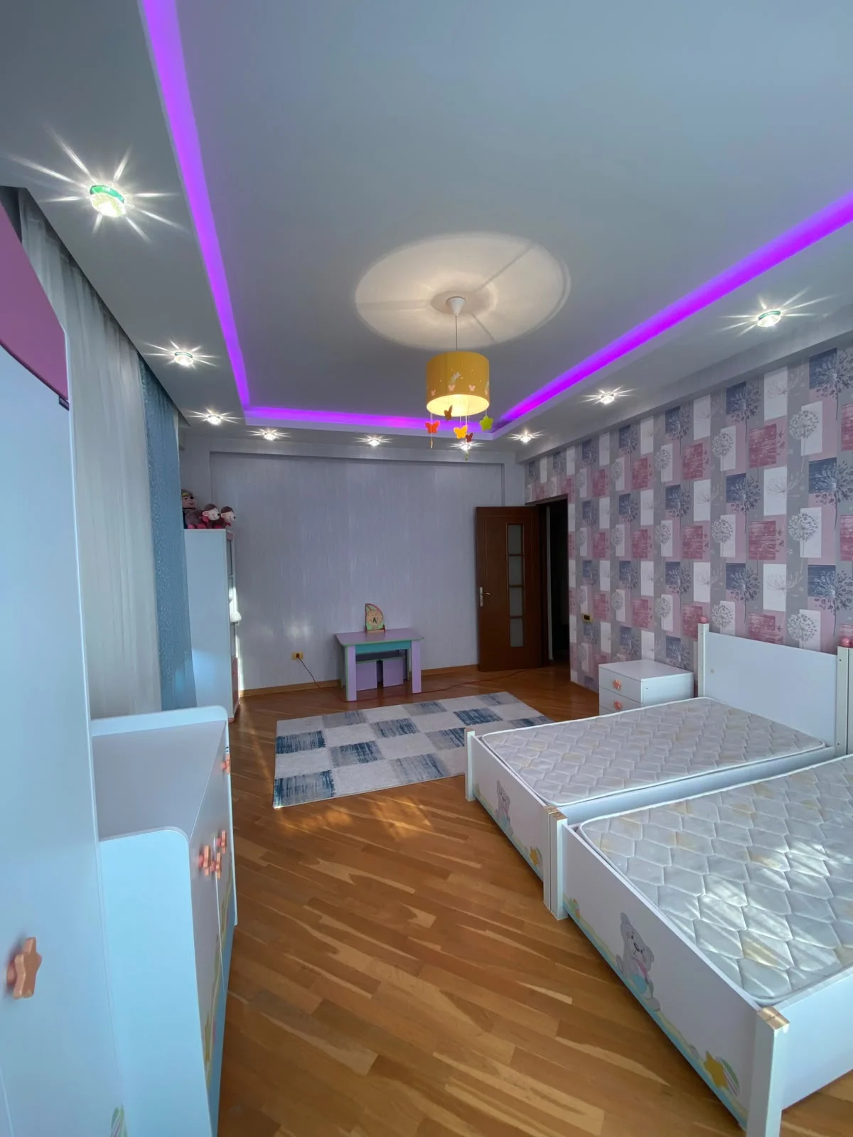Kirayə 3 otaqlı Mənzil 140 m² Nizami r.
