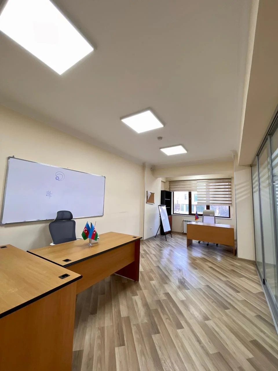 Kirayə 1 otaqlı Ofis 400 m² Yasamal r.