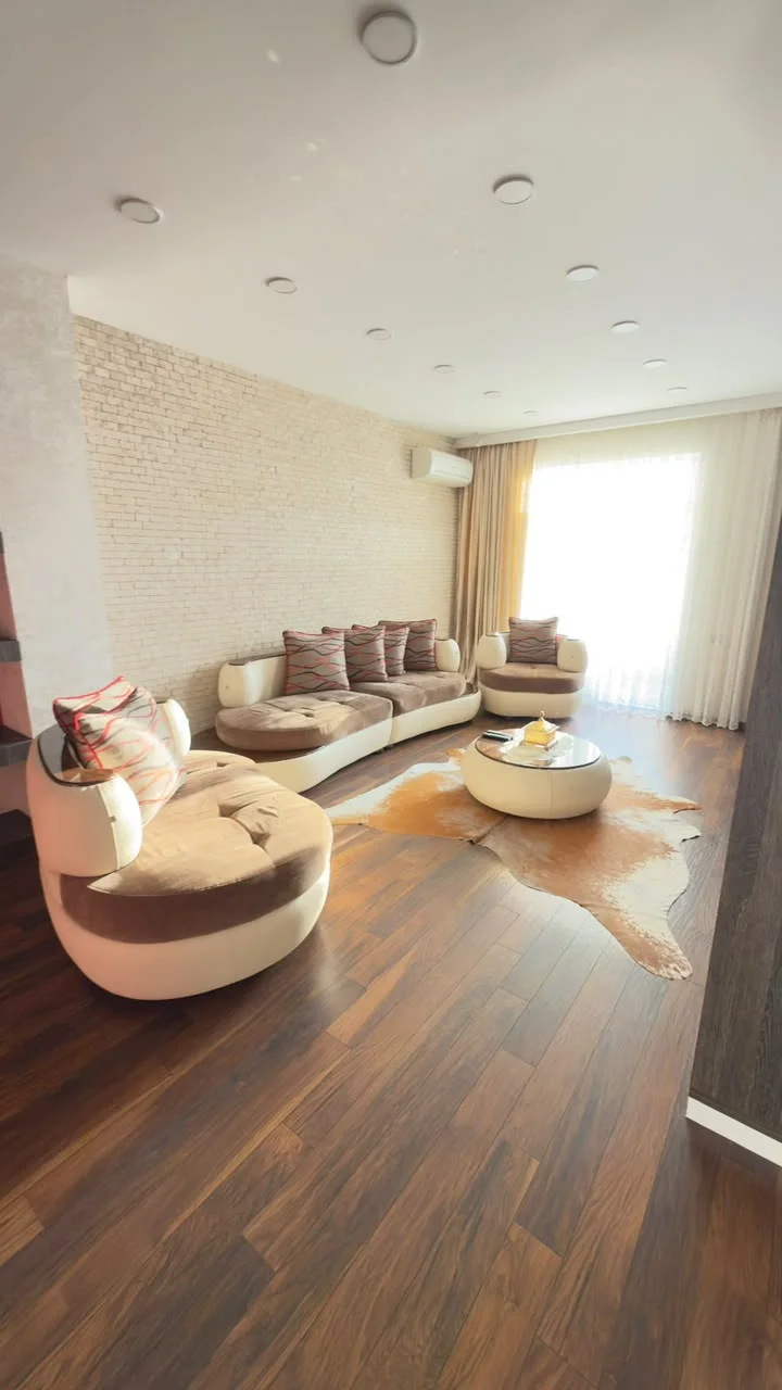 Kirayə 4 otaqlı Mənzil 200 m² Xətai r.