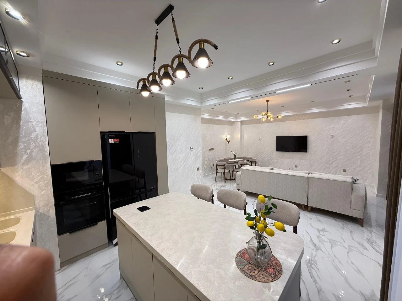 Kirayə 4 otaqlı Mənzil 130 m² Xətai r. Ağ şəhər q. – şəkil 5