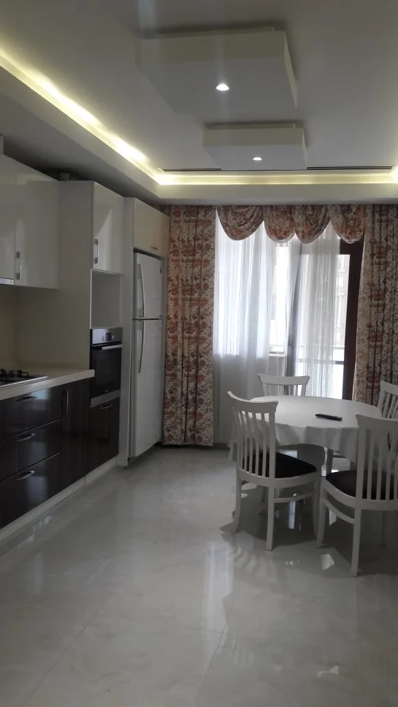 Kirayə 3 otaqlı Mənzil 180 m² Nəsimi r. – şəkil 7