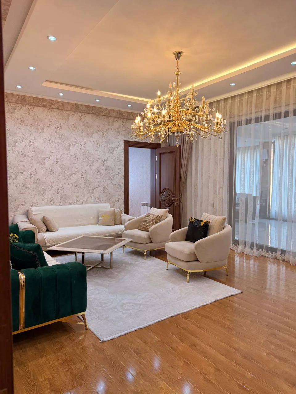 Kirayə 5 otaqlı Mənzil 240 m² Xəzər r.