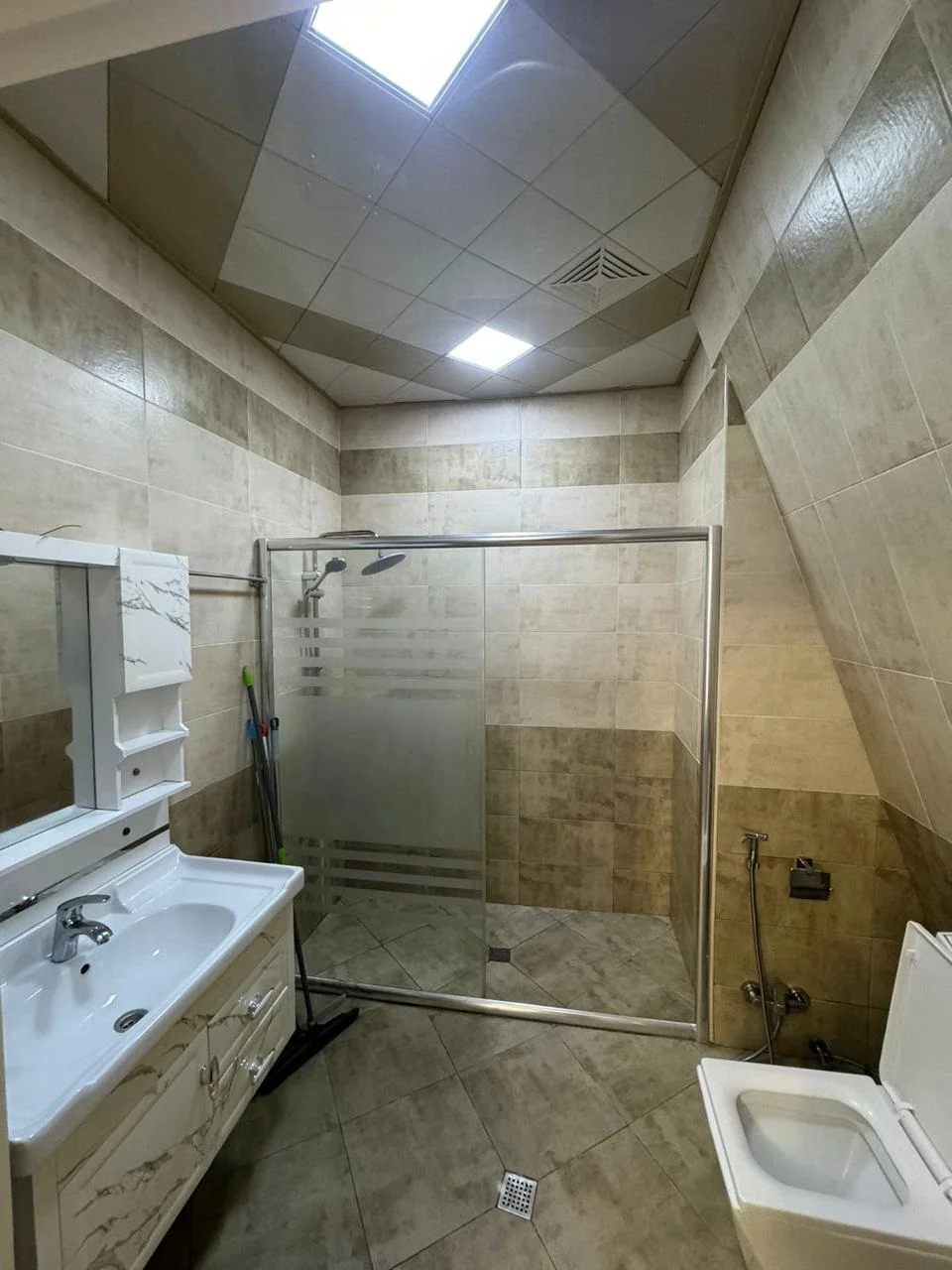 Kirayə 4 otaqlı Mənzil 150 m² Xətai r.