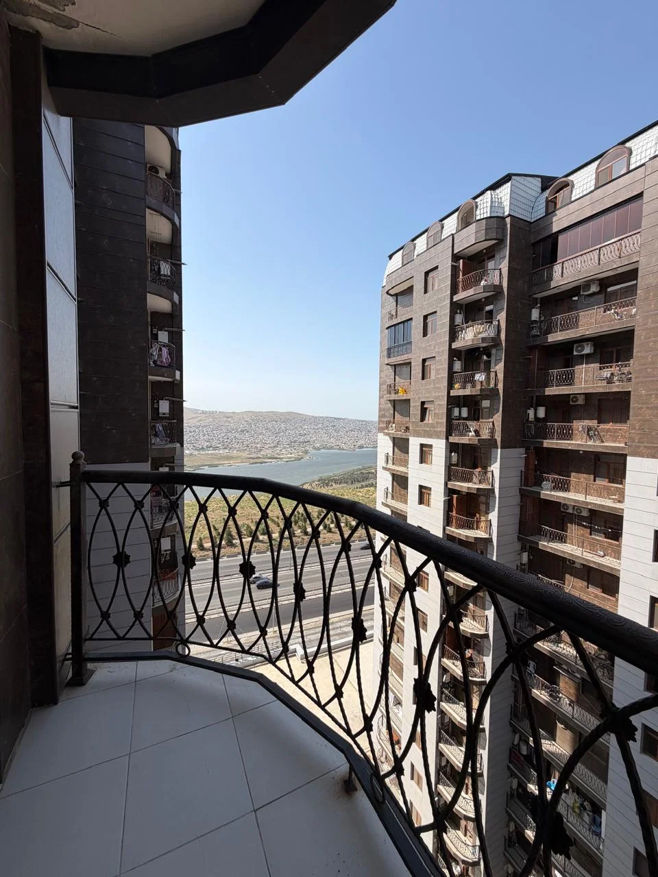 Kirayə 3 otaqlı Mənzil 130 m² Yasamal r. Yeni Yasamal q. – şəkil 2