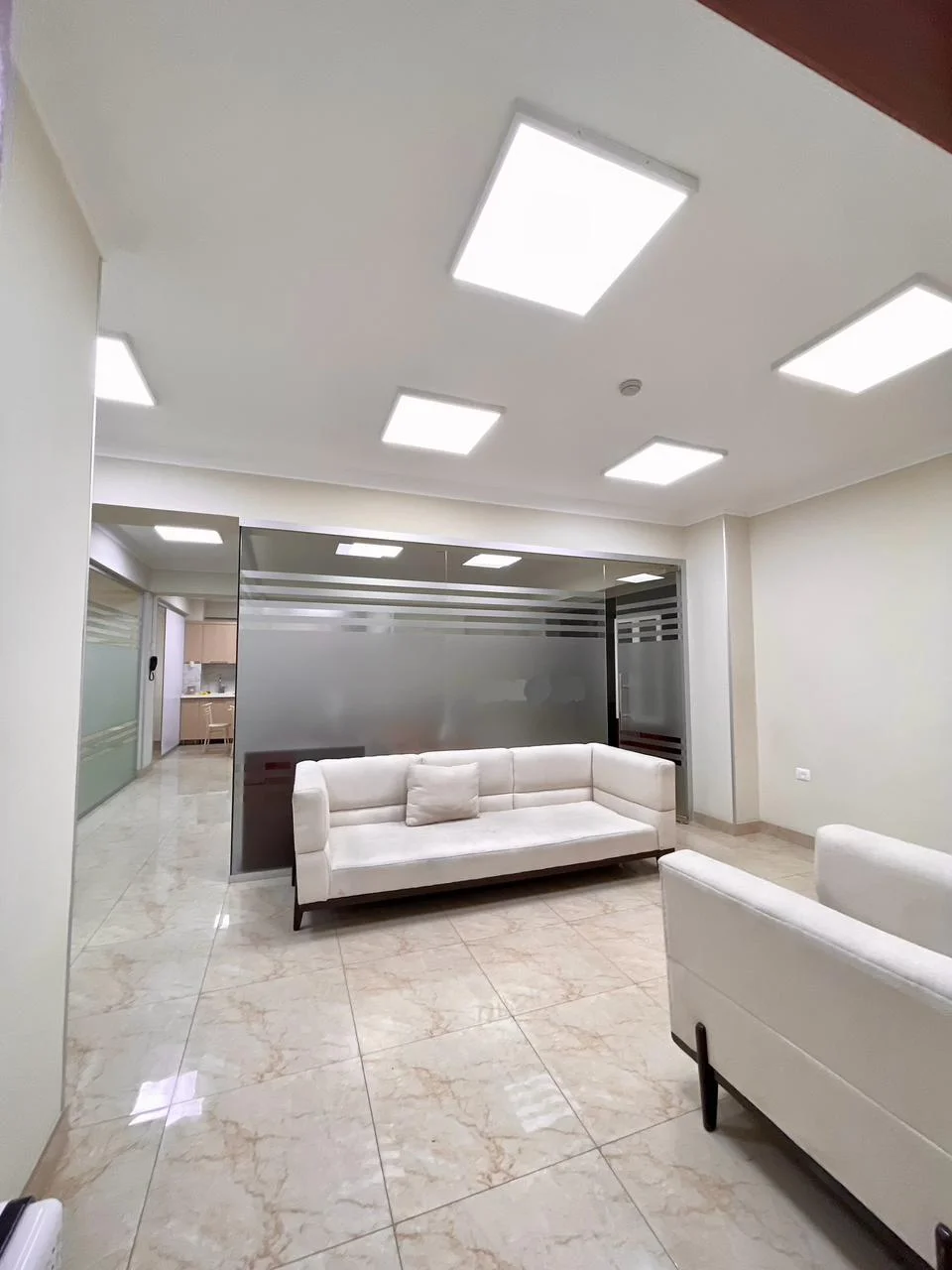 Kirayə 1 otaqlı Ofis 400 m² Yasamal r.