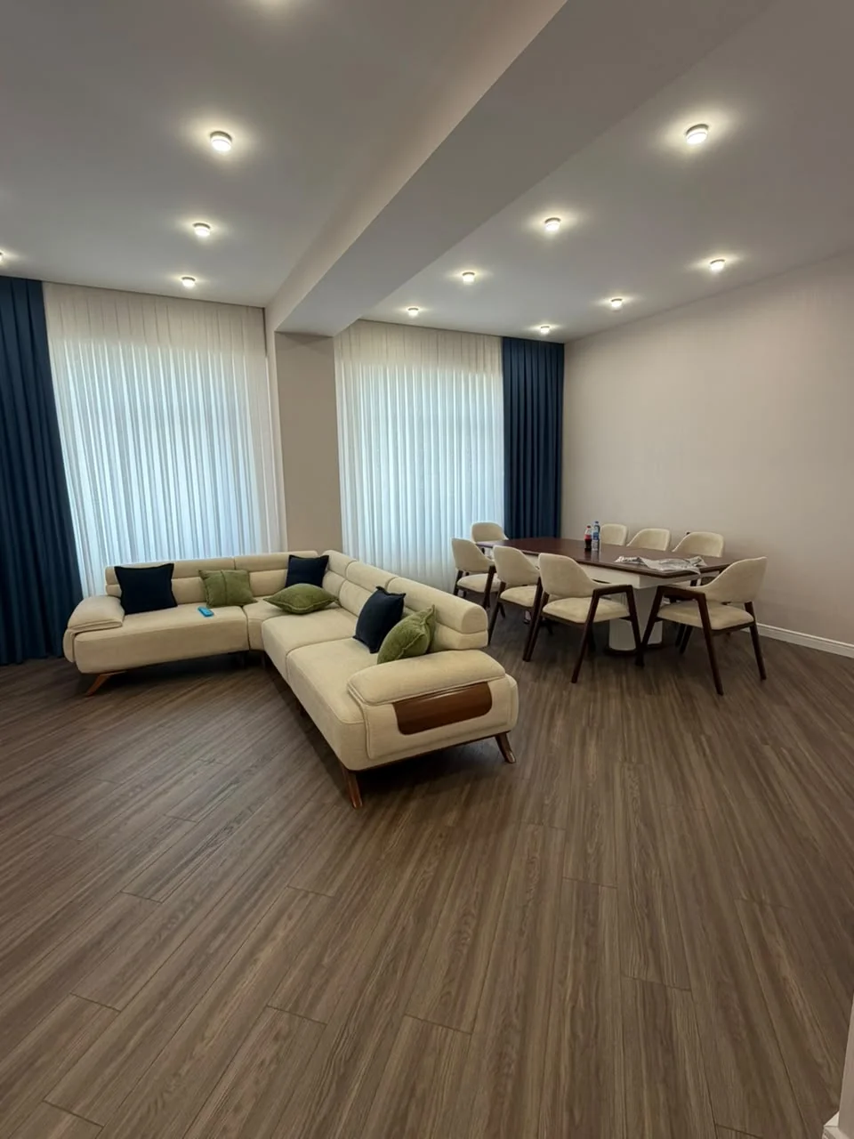 Kirayə 3 otaqlı Mənzil 158 m² Xətai r.