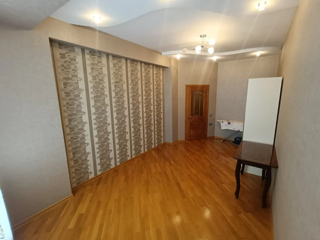 Kirayə 3 otaqlı Mənzil 137 m² Xətai r.