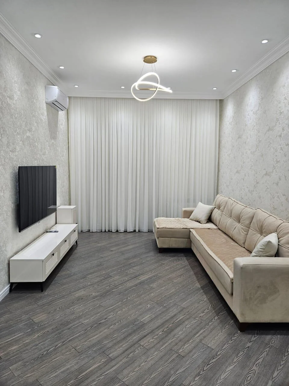 Kirayə 3 otaqlı Mənzil 100 m² Xətai r.