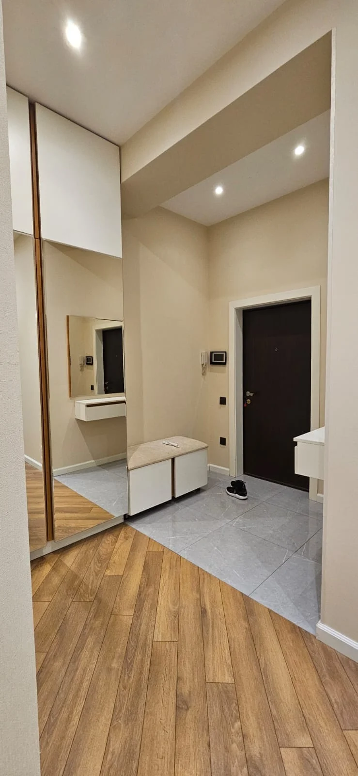 Kirayə 2 otaqlı Mənzil 80 m² Nəsimi r.