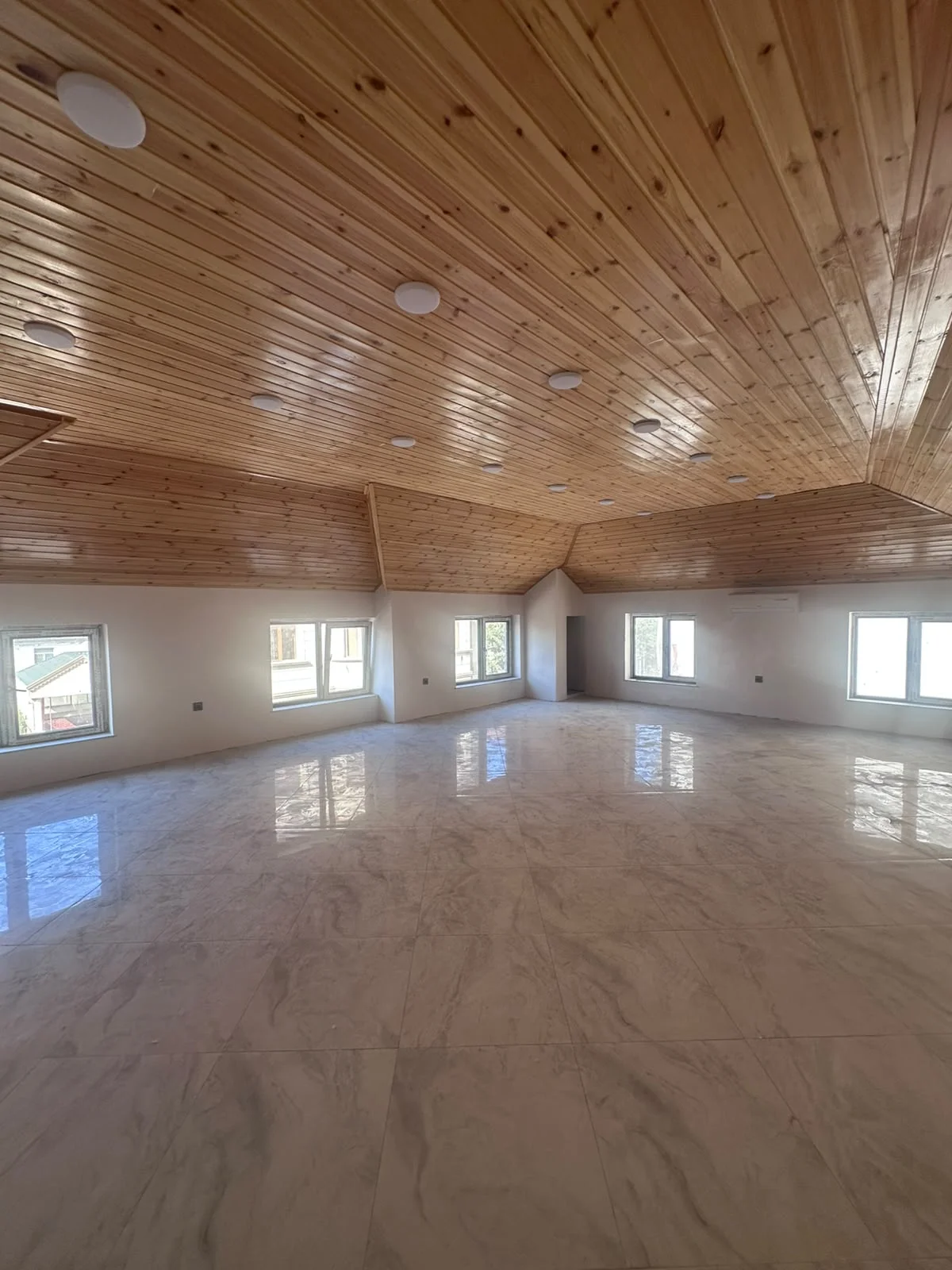Kirayə Obyekt 350 m² Binəqədi r.