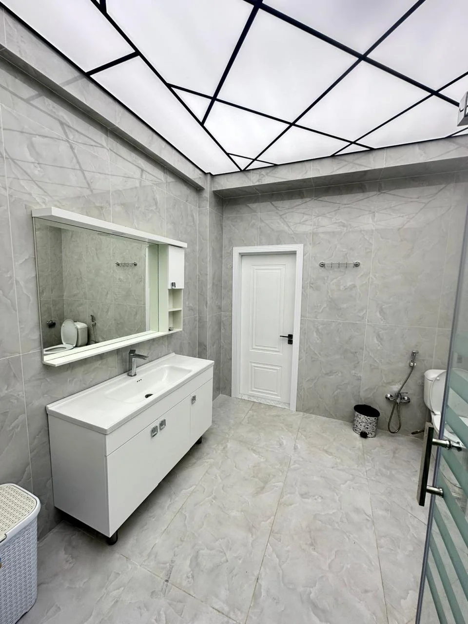 Kirayə 5 otaqlı Mənzil 245 m² Nəsimi r.