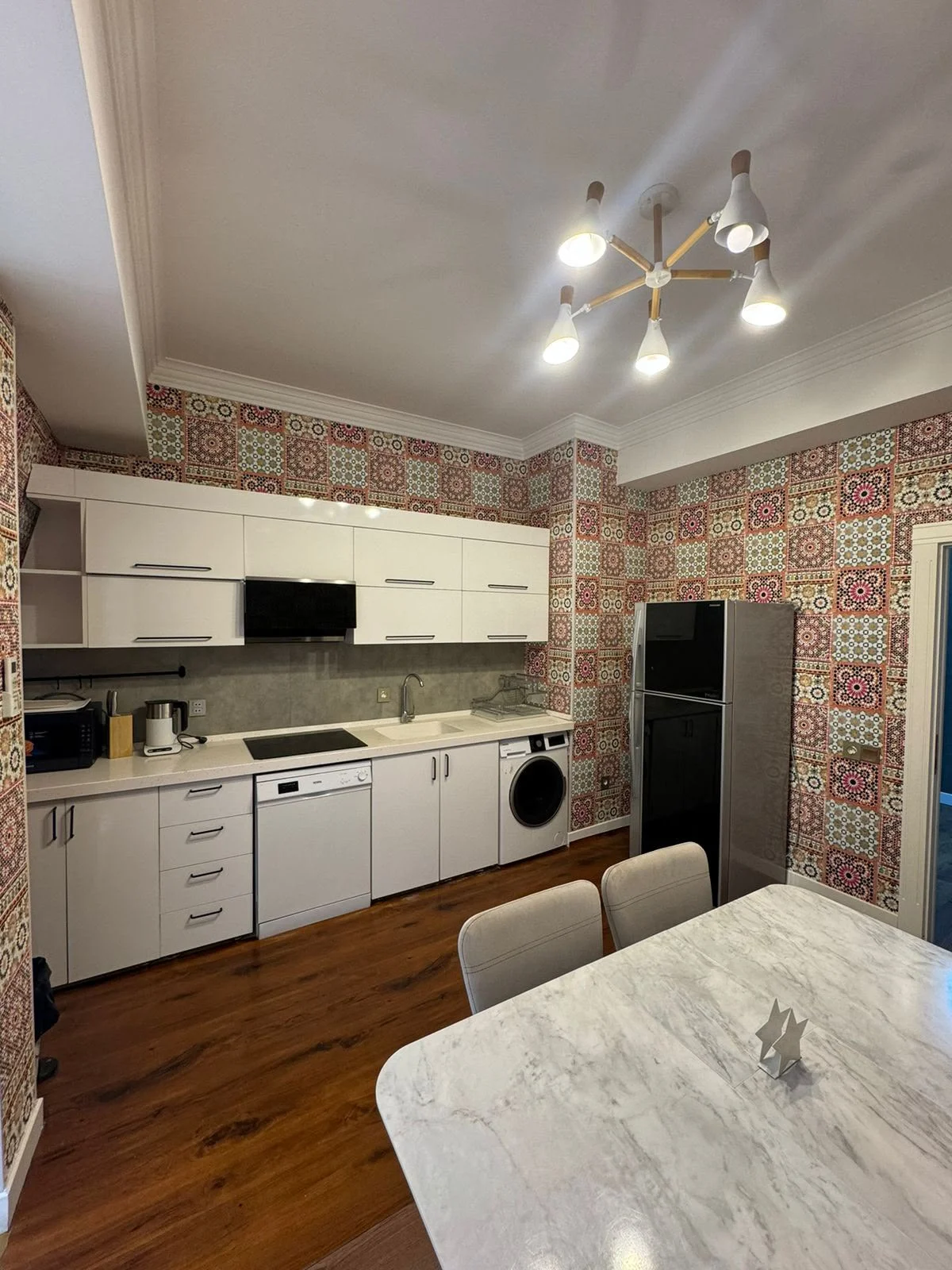 Kirayə 4 otaqlı Mənzil 150 m² Xətai r.