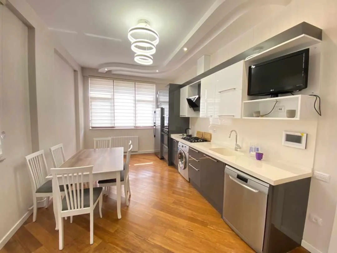 Kirayə 2 otaqlı Mənzil 111 m² Nəsimi r.