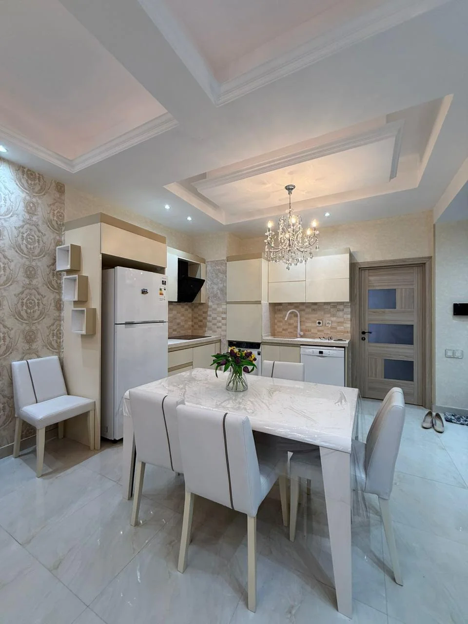 Kirayə 3 otaqlı Mənzil 100 m² Xətai r.