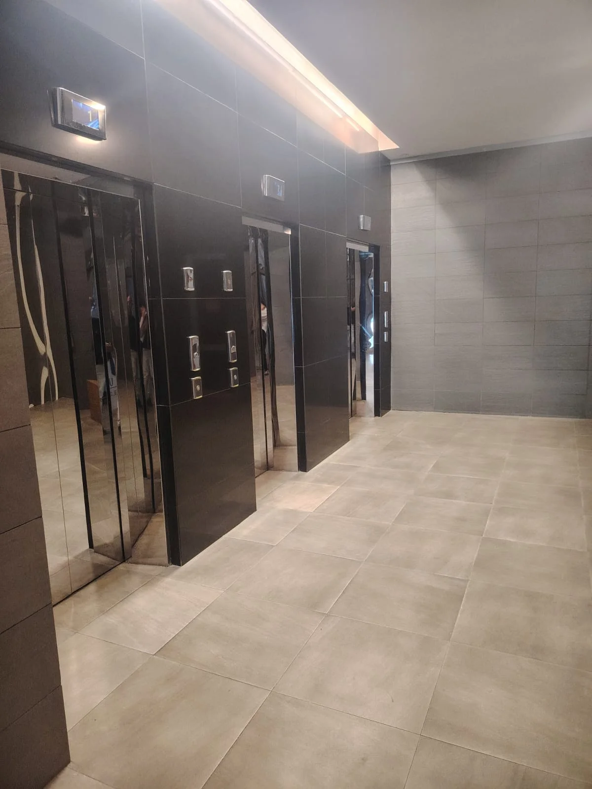 Kirayə 3 otaqlı Mənzil 190 m² Xətai r.