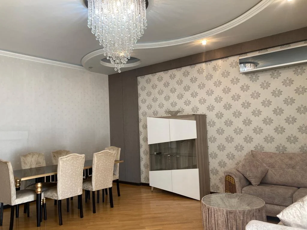 Kirayə 4 otaqlı Mənzil 175 m² Nərimanov r.