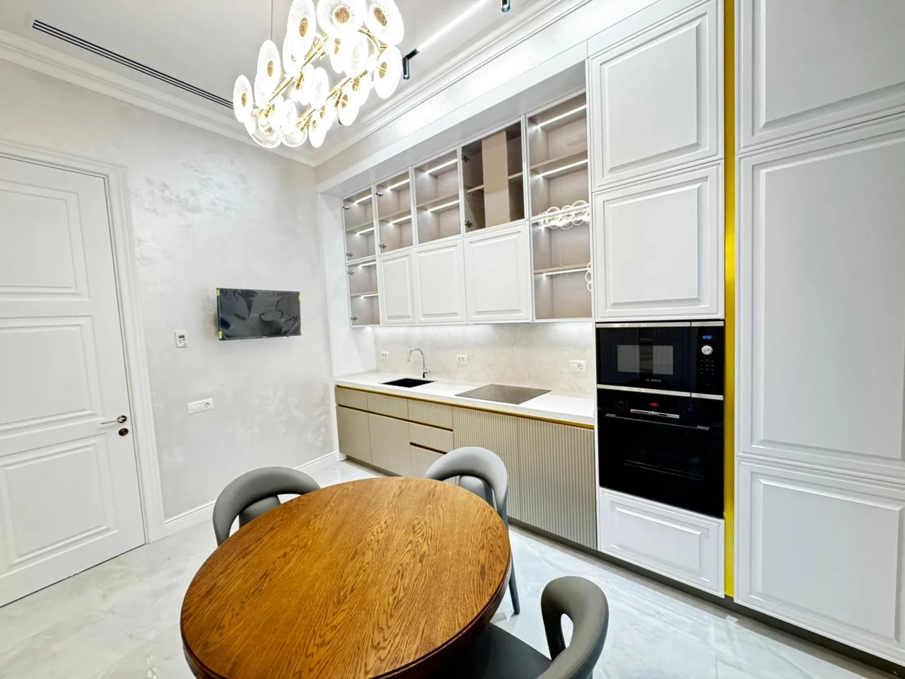 Kirayə 3 otaqlı Mənzil 120 m² Xətai r.