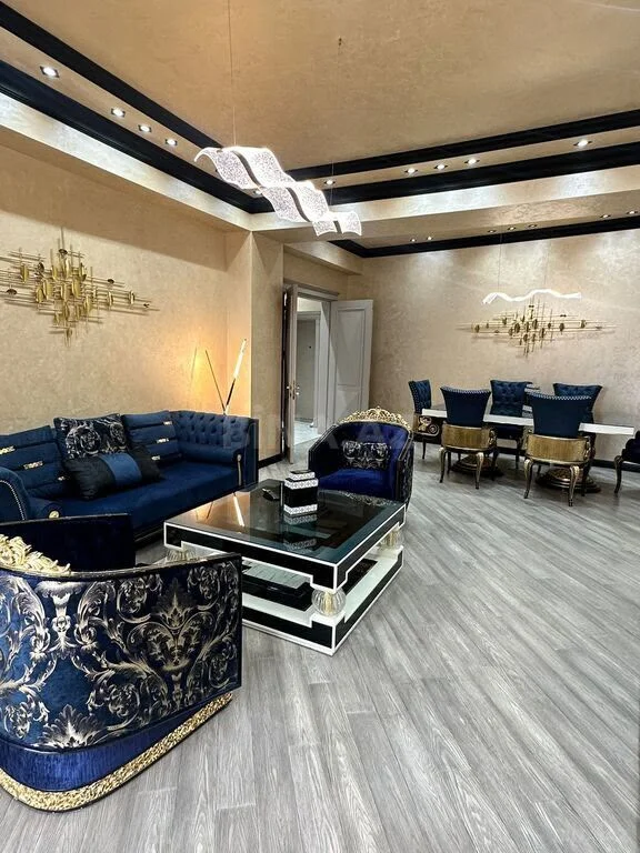 Kirayə 3 otaqlı Mənzil 140 m² Xətai r.