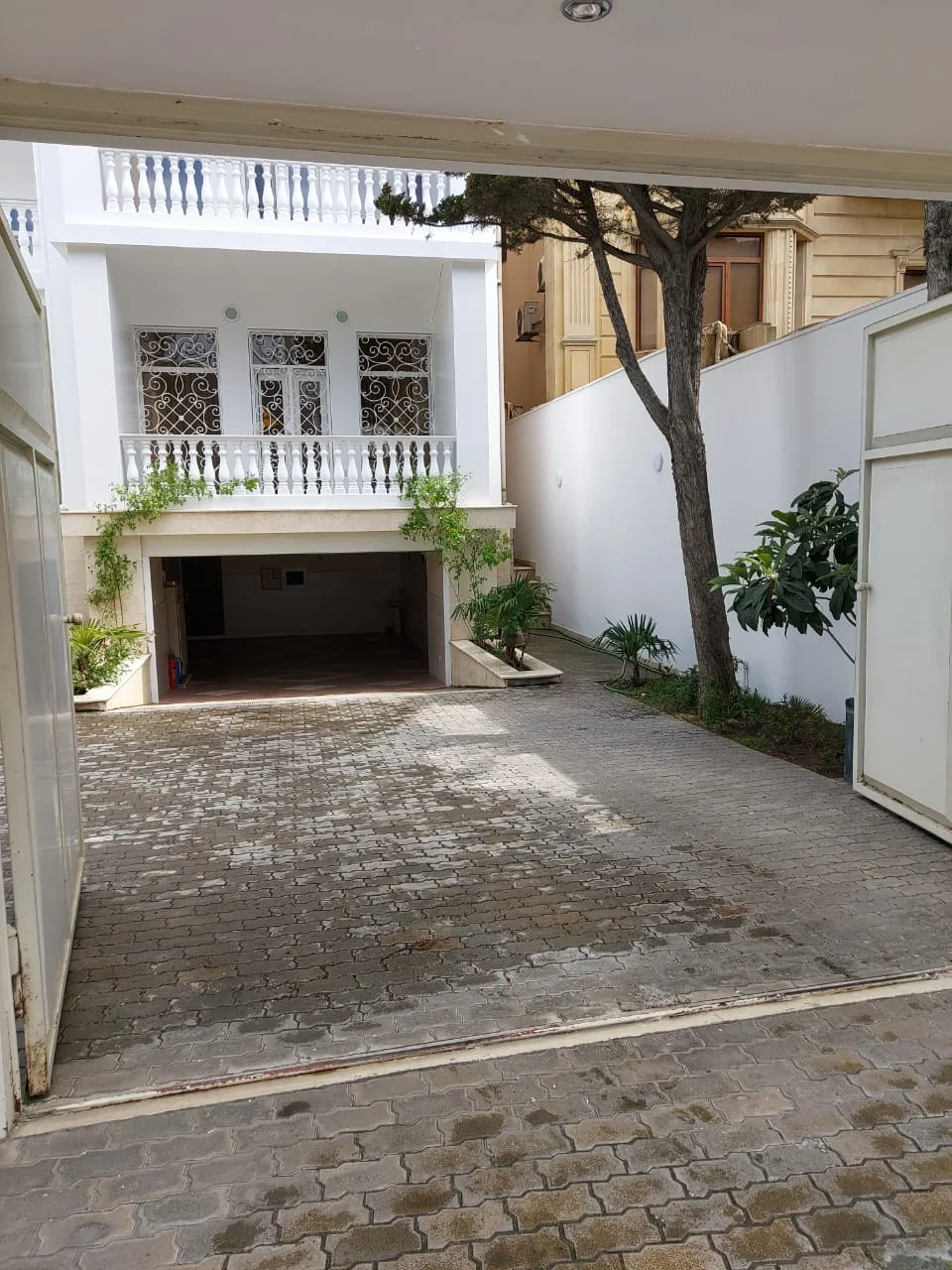 Kirayə 9 otaqlı Həyət evi / Bağ evi 700 m² Nəsimi r.