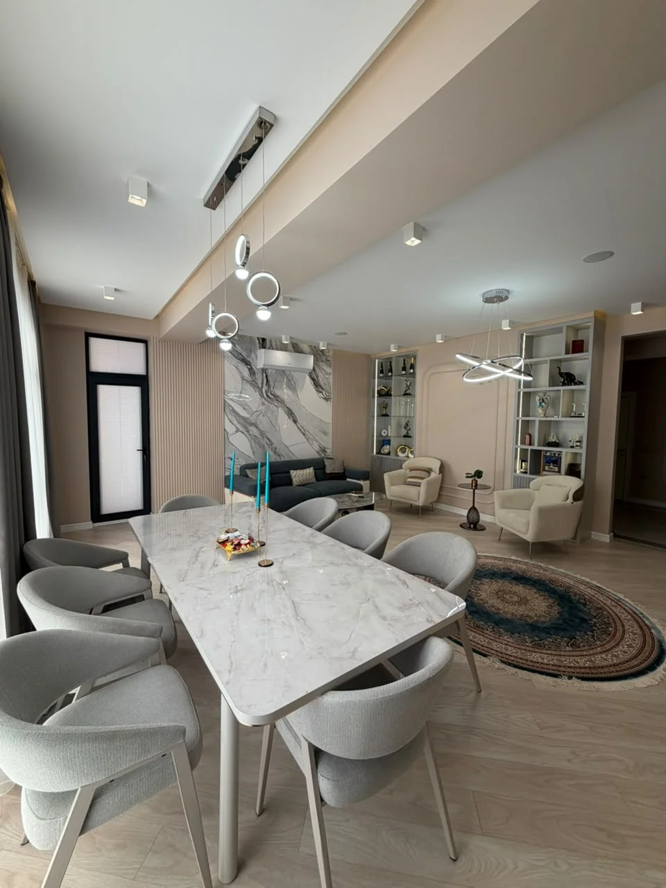 Kirayə 4 otaqlı Mənzil 160 m² Nərimanov r. – şəkil 1