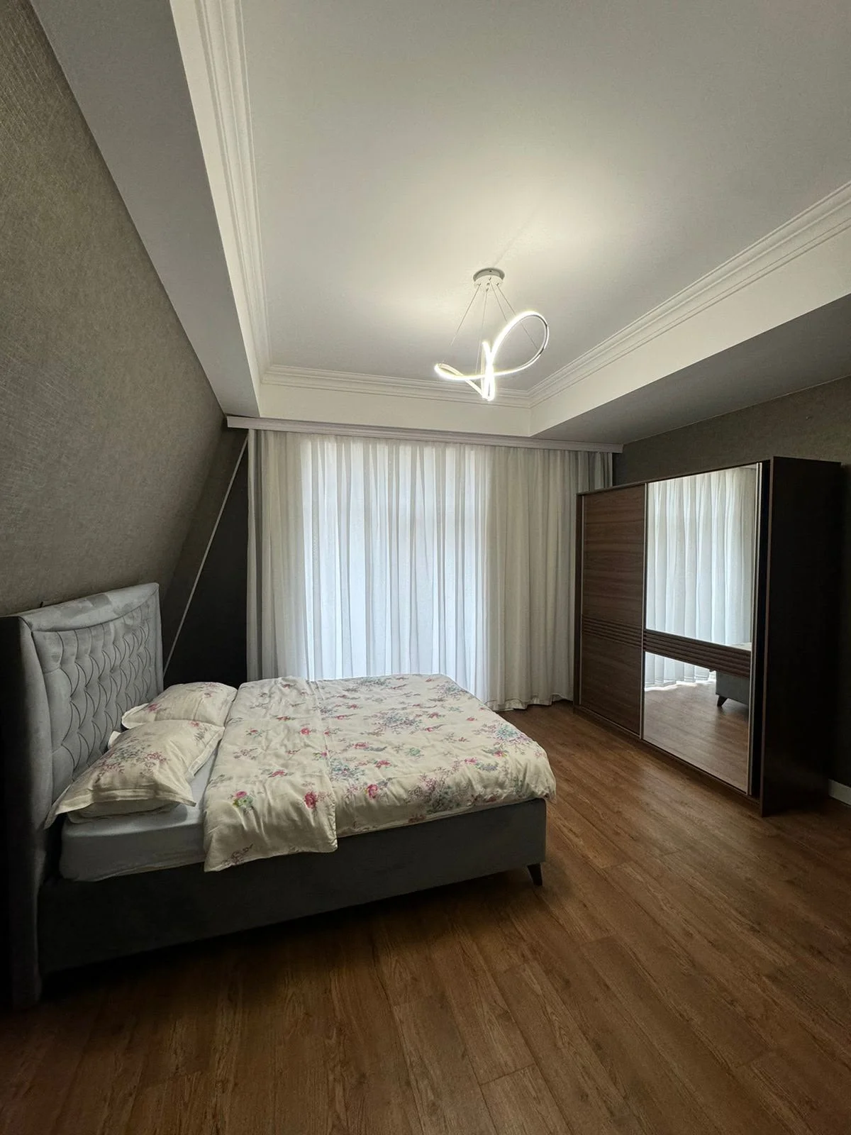 Kirayə 4 otaqlı Mənzil 150 m² Xətai r.