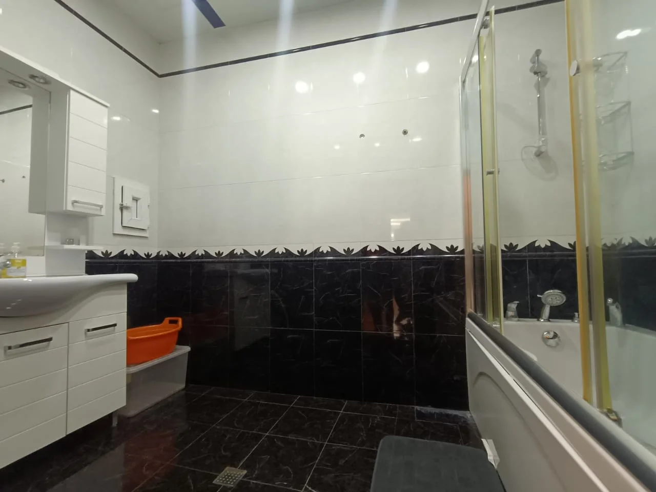 Kirayə 3 otaqlı Mənzil 137 m² Xətai r.
