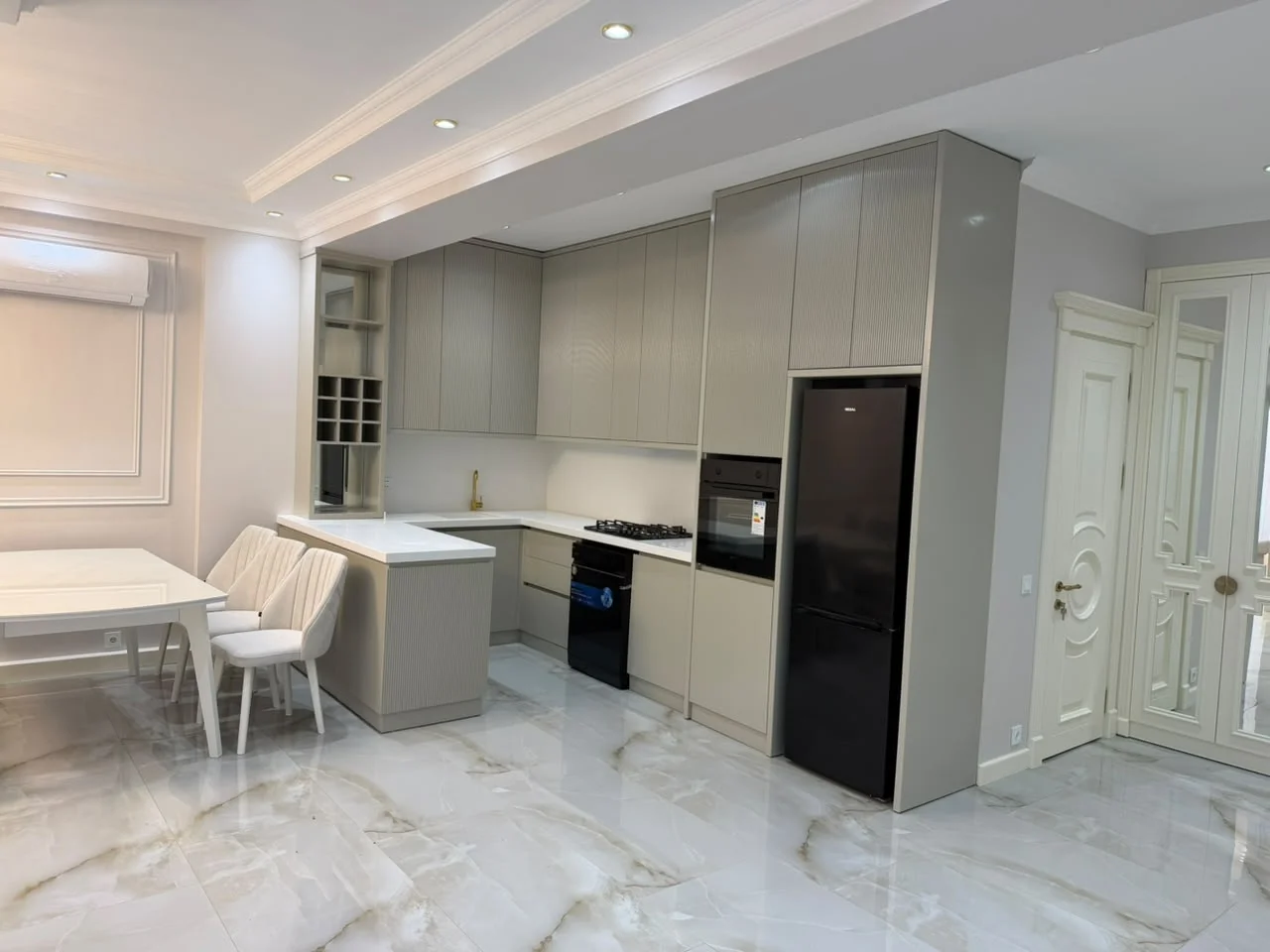 Kirayə 3 otaqlı Mənzil 115 m² Nəsimi r.