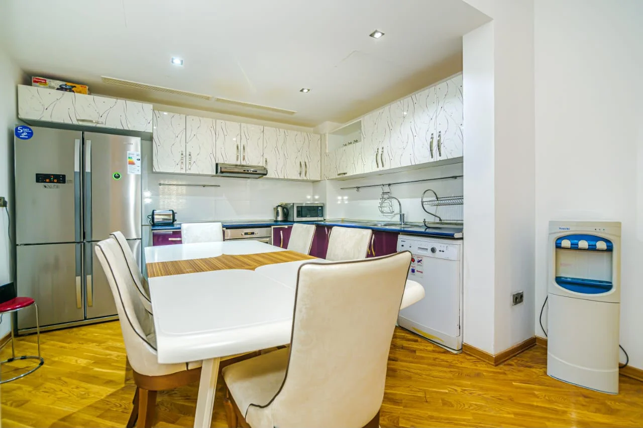 Kirayə 3 otaqlı Mənzil 102 m² Nəsimi r. – şəkil 3