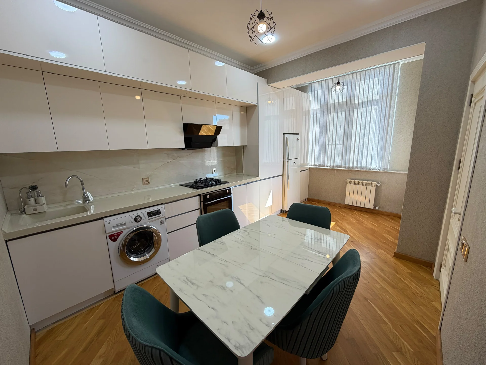 Kirayə 2 otaqlı Mənzil 70 m² Xətai r.