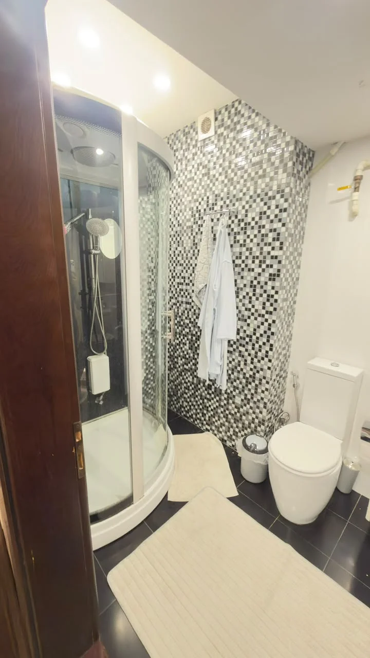 Kirayə 4 otaqlı Mənzil 200 m² Xətai r.