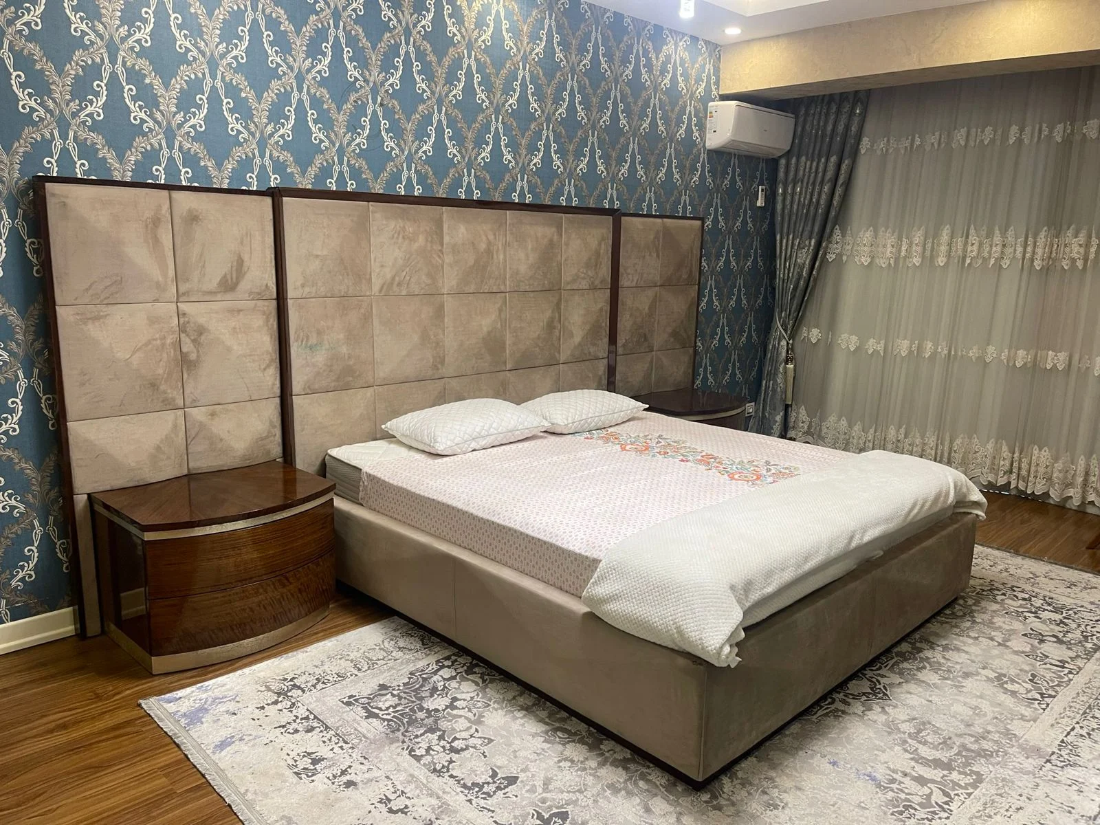 Kirayə 4 otaqlı Mənzil 190 m² Xətai r.
