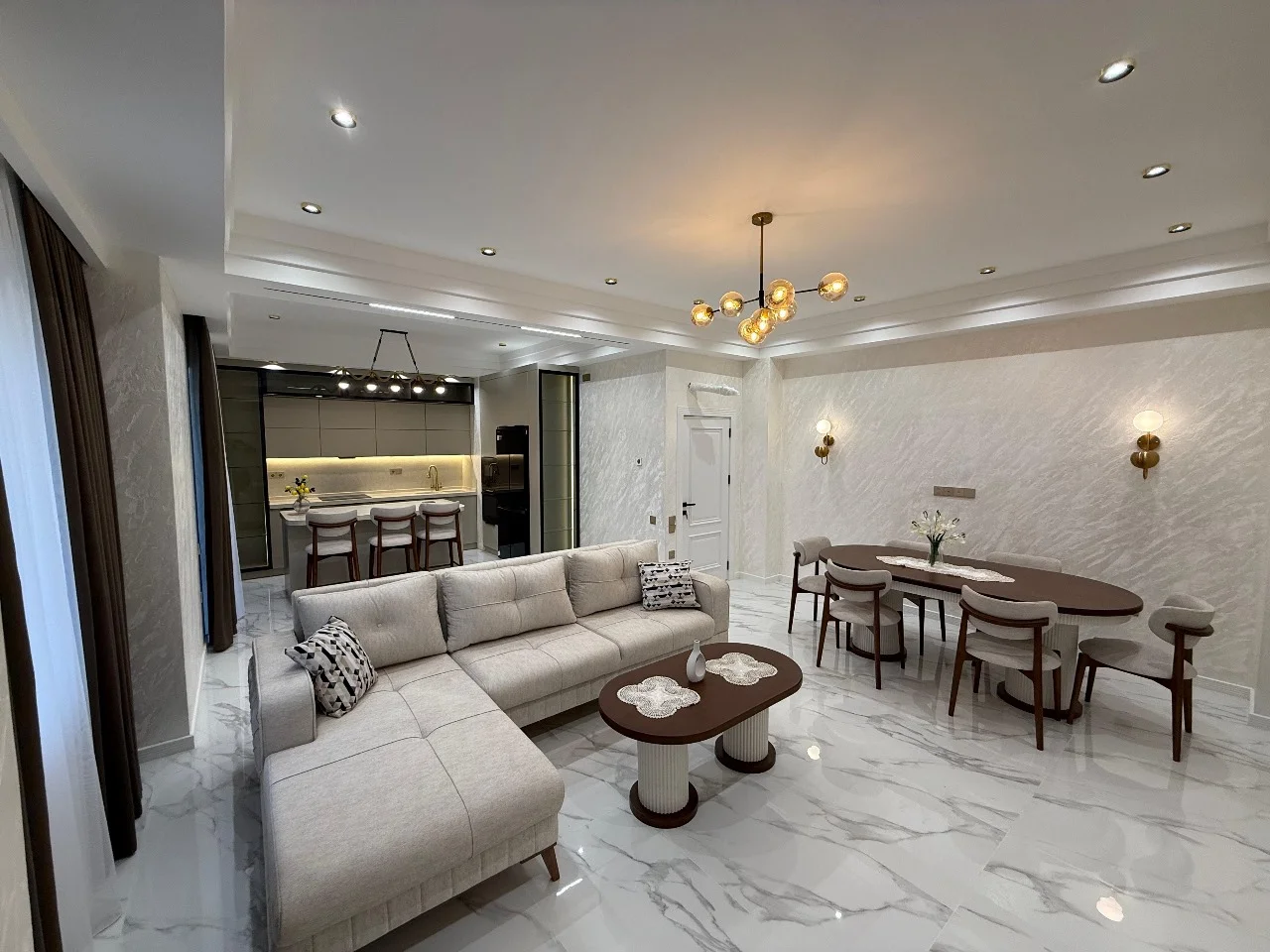 Diplomst Residence , Ağ şəhər