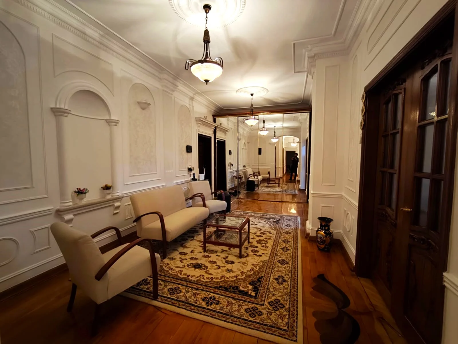 Kirayə 4 otaqlı Mənzil 200 m² Nəsimi r.