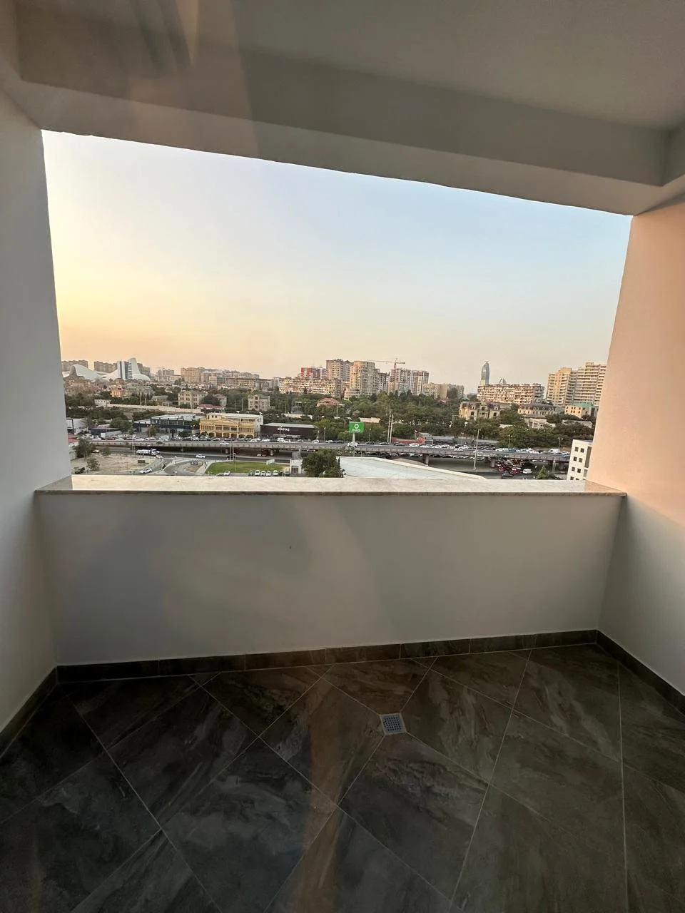Kirayə 2 otaqlı Mənzil 93 m² Xətai r.