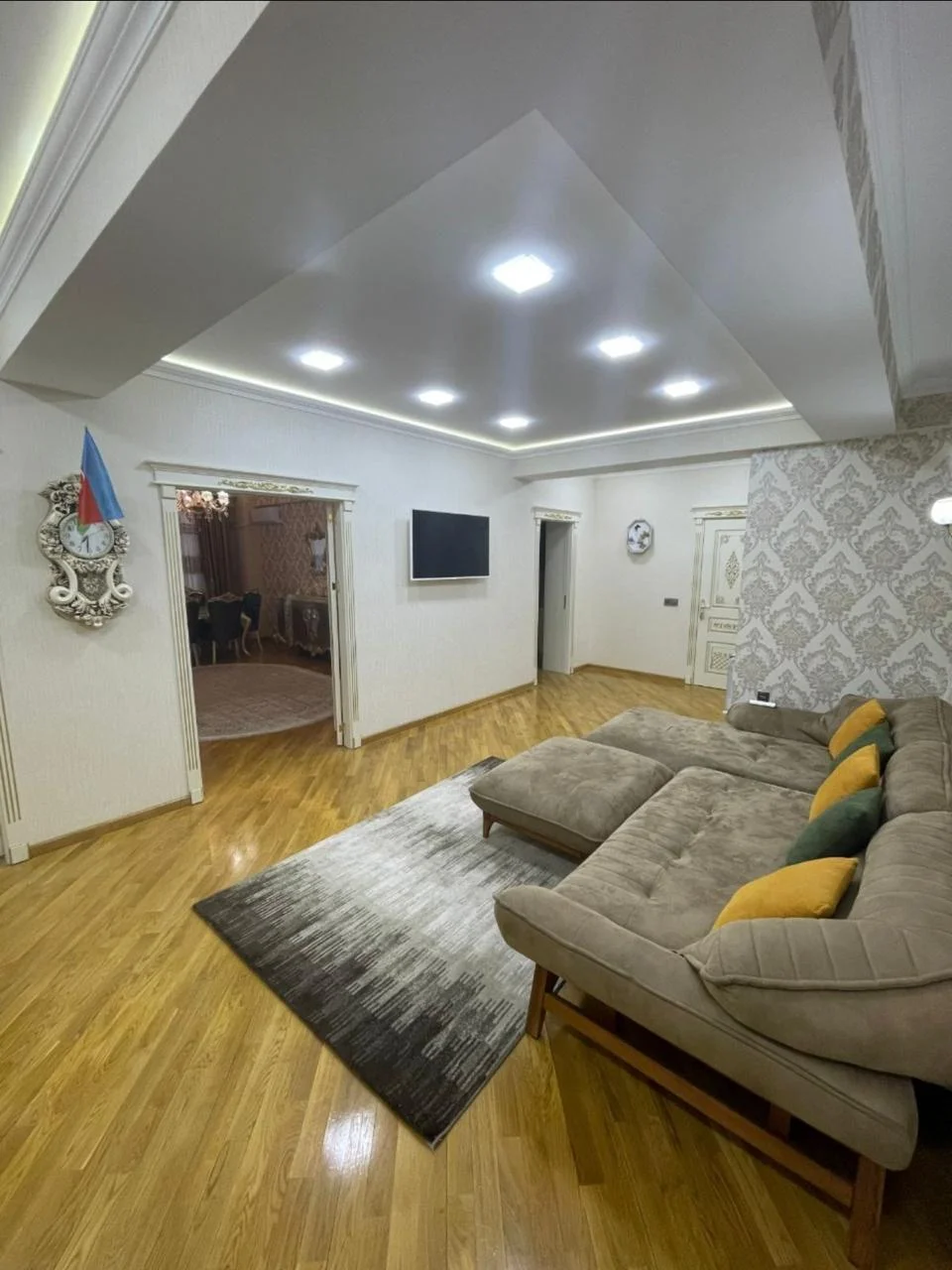 Kirayə 3 otaqlı Mənzil 100 m² Xətai r.
