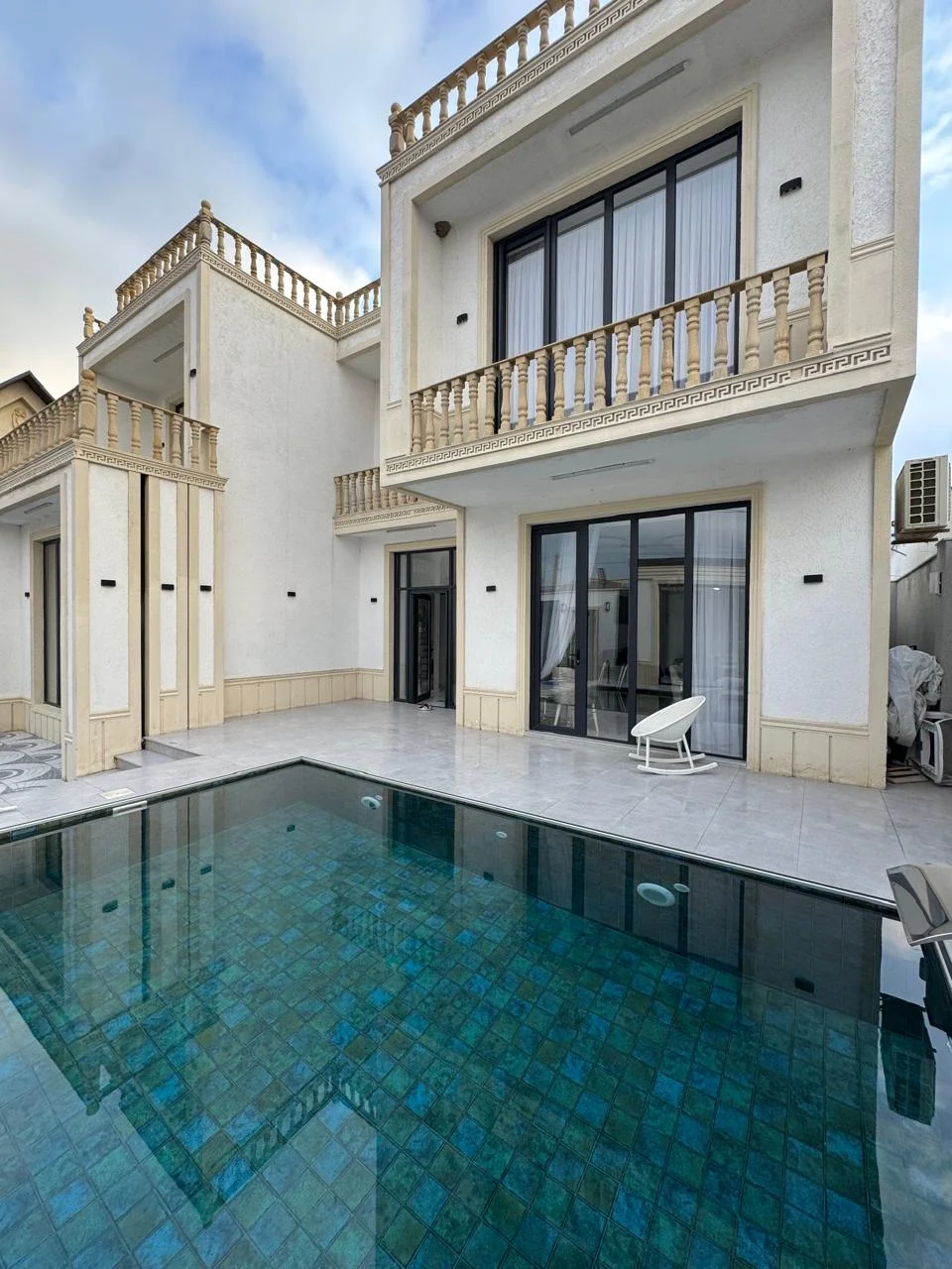 Kirayə 4 otaqlı Həyət evi / Bağ evi 240 m² Xəzər r.
