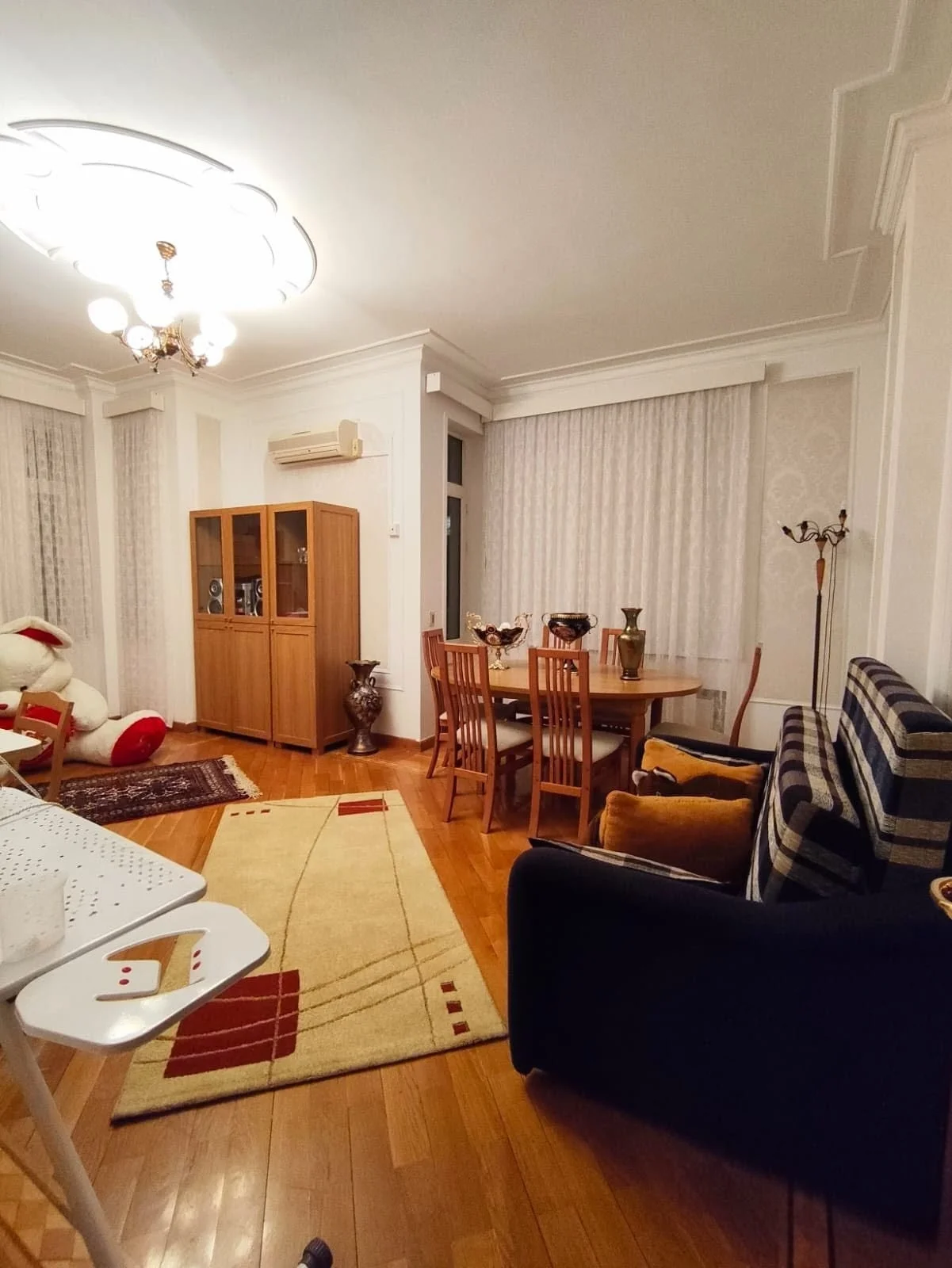 Kirayə 4 otaqlı Mənzil 200 m² Nəsimi r.